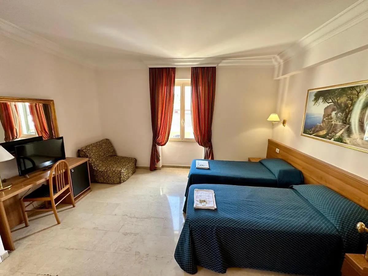 Hotel Principe Di Piemonte Рим 3*,